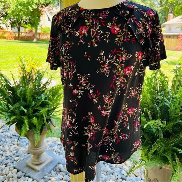 Van Heusen Black Floral Short Sleeve Blouse size medium - Picture 6 of 9